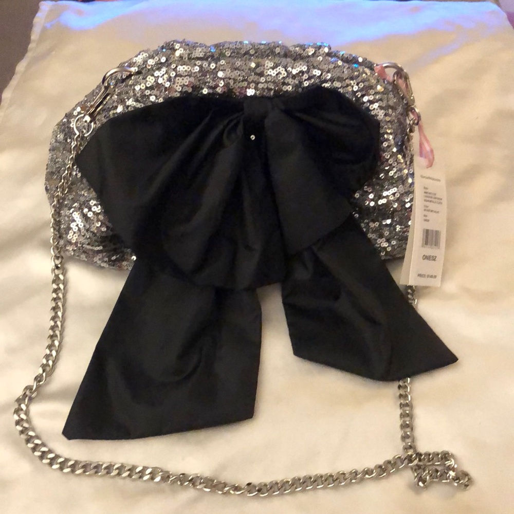 Vineyard Vines Sequin Metallic Clam Shell Clutch Silver Metallic Black Bow NWT